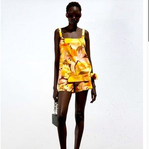 Zara 3 Piece Multicolored Floral Print Top ,Scrunchie & High waisted shorts XS